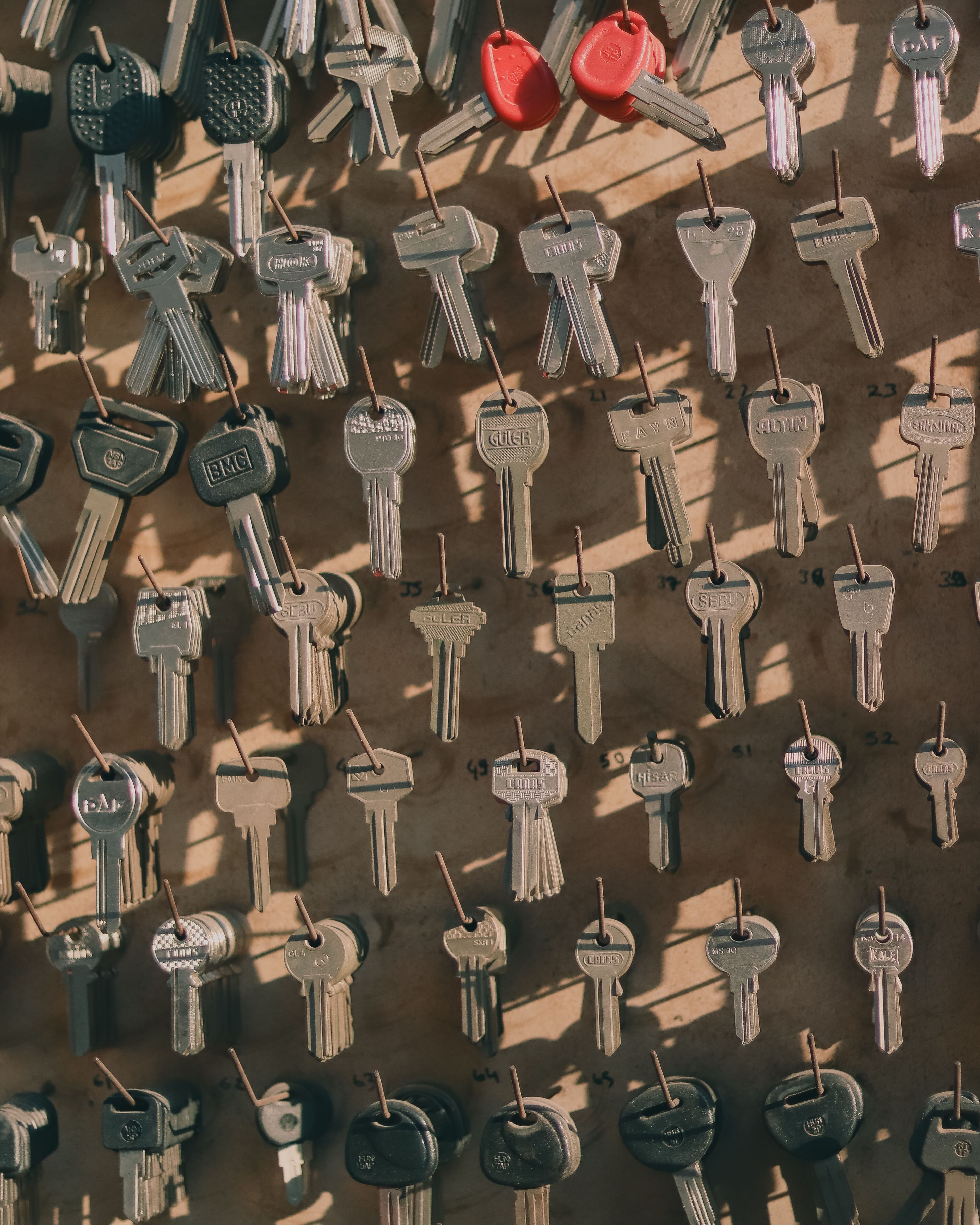 A board of dozens of numbered keys